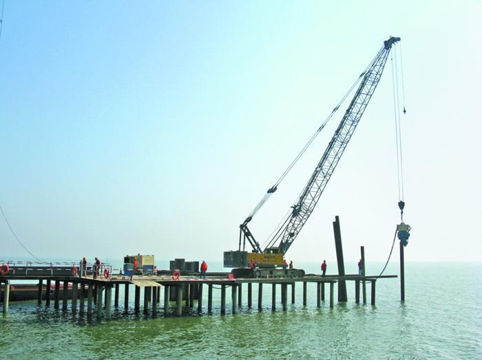 2018年3月13日，太湖隧道馬山臨時(shí)大堤打下“第一樁”。