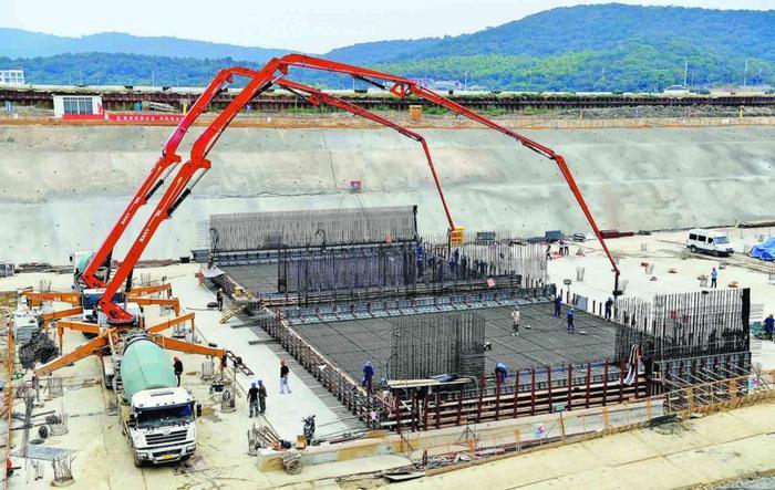 2018年10月9日，太湖隧道湖中主體結(jié)構(gòu)施工全面展開(kāi)。