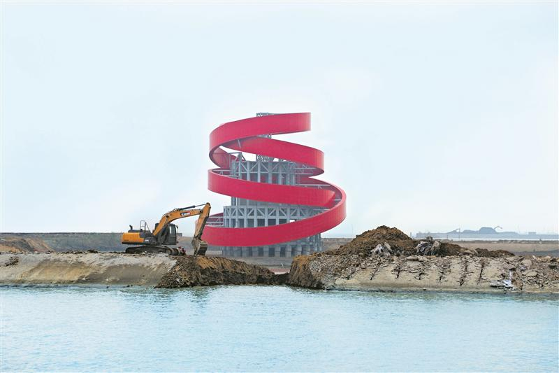 2020年11月16日上午10時(shí)，650米修建好的隧道被順利“埋”入湖底。至此，蘇錫常南部高速公路太湖隧道馬山段全部實(shí)現(xiàn)陸島通道轉(zhuǎn)換，碧玉螺造型的風(fēng)亭“浮”出水面，因施工被封閉兩年之久的十里明珠堤于15日恢復(fù)通行，隧道進(jìn)入全新的施工階段。