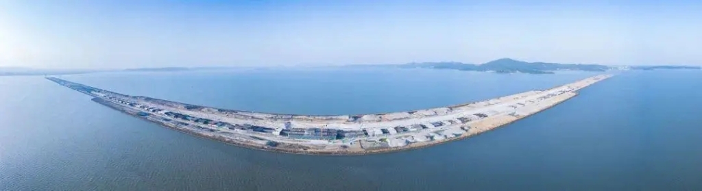 2021年3月27日，太湖隧道實(shí)現(xiàn)全線底板貫通。