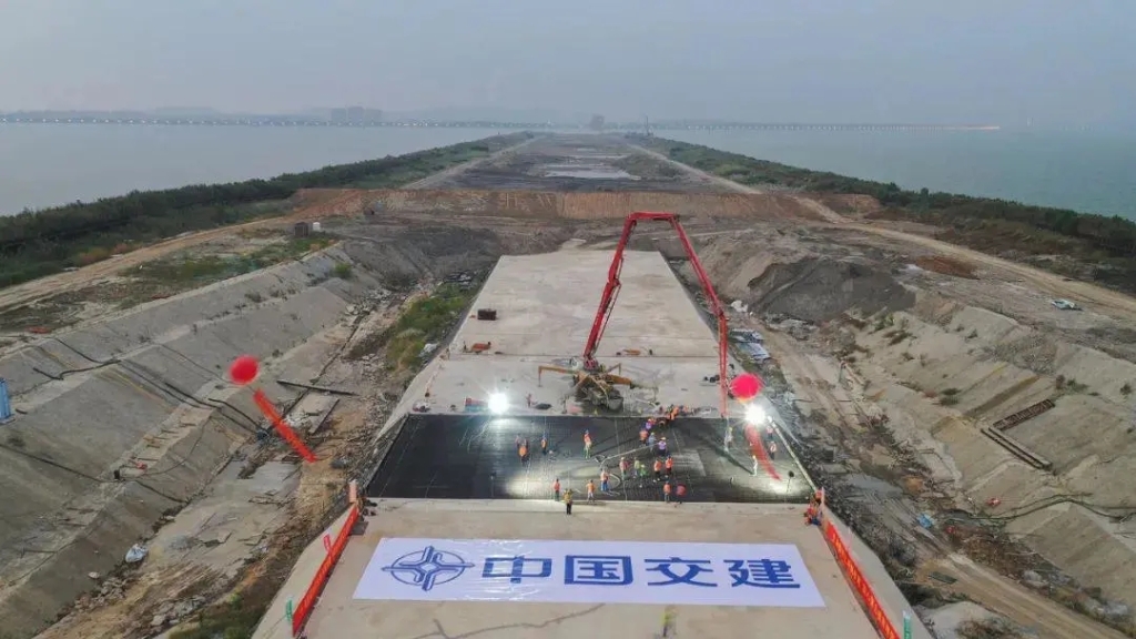 2021年10月9日，太湖隧道所有主體結(jié)構(gòu)施工全部完成，隧道實(shí)現(xiàn)全封閉。