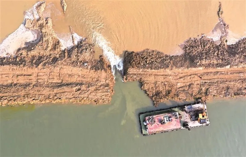 2021年12月7日，太湖隧道南泉段最后一倉(cāng)完成回水。