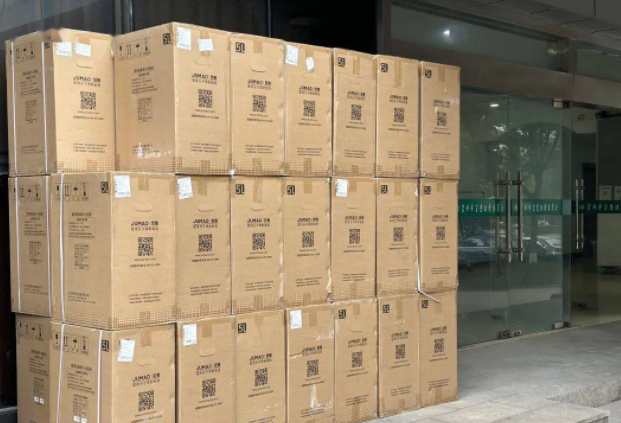 顧漫，捐給宜興15萬元物資 