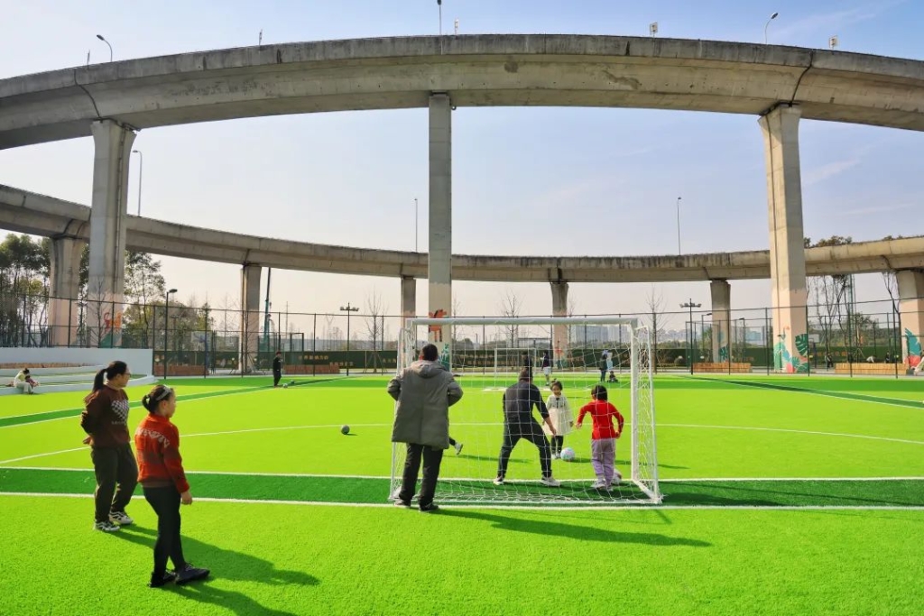 橋下空間挖掘“城市美”，40處升級(jí)等您“會(huì)心一笑”