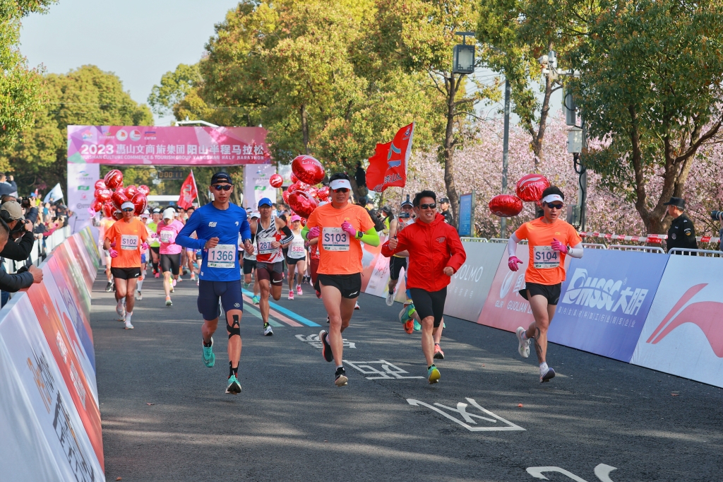 十里桃花，人在畫中跑！