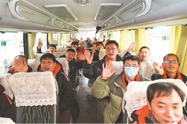 “歡迎回?zé)o錫，祝你們工作順利” 35名員工“點對點”乘坐專車集中返崗
